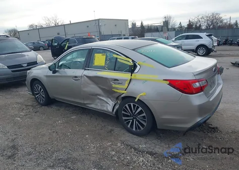 2018 Subaru Legacy 2.5I z USA, uszkodzony, nr VIN 4S3BNAB68J3035239
